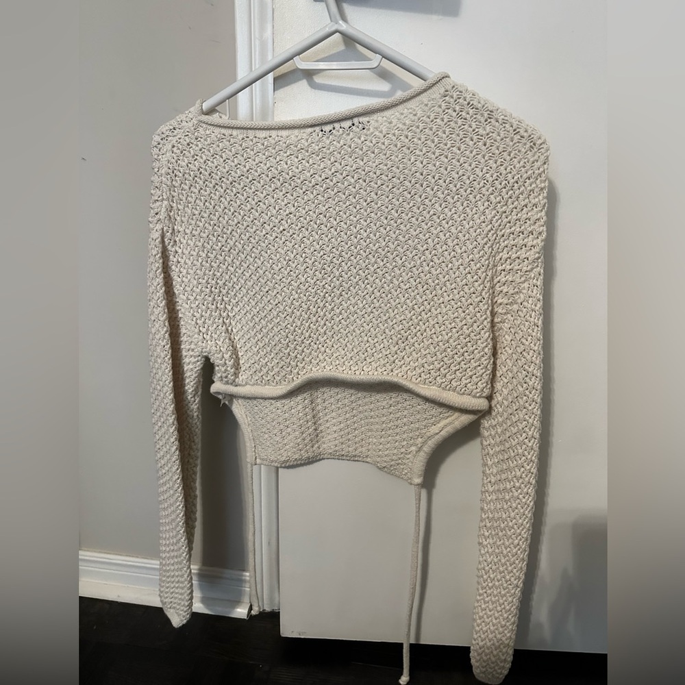 ZARA - Cream Knit Long Sleeve Cropped Sweater with string